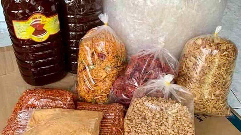 Mua nguyên liệu làm bánh tráng trộn ở đâu?