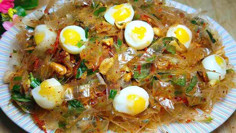 Nguyên liệu làm bánh tráng trộn trứng cút