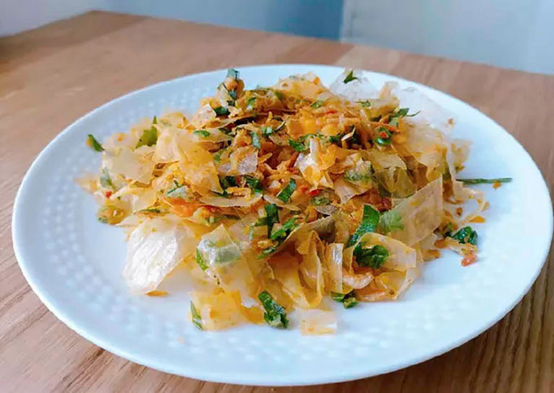 Nguyên liệu làm bánh tráng trộn trứng muối